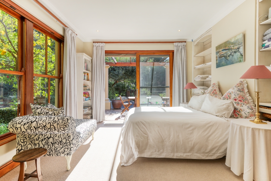 7 Bedroom Property for Sale in Zwaanswyk Western Cape